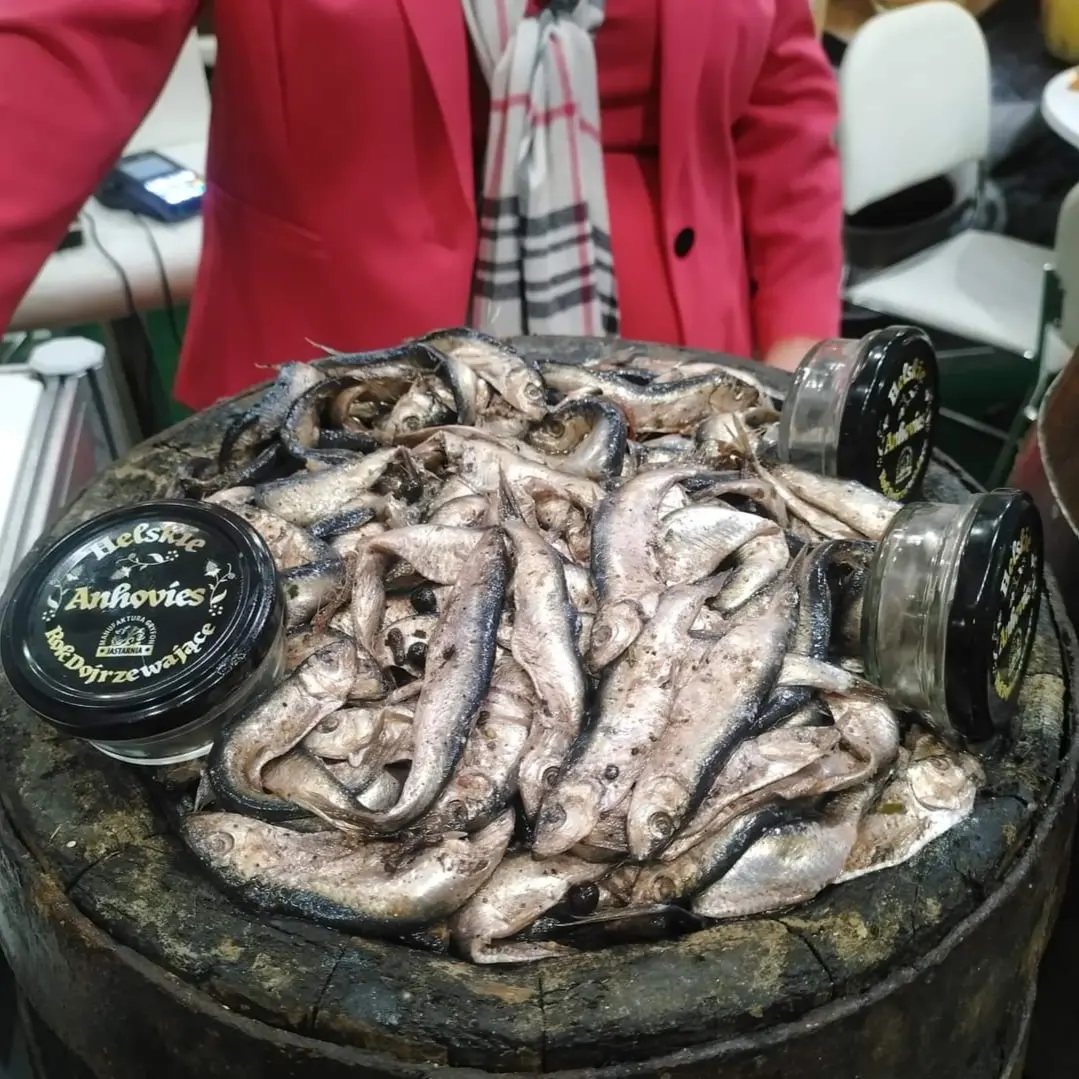 Beczka helskich anchois i słoiki manufaktury Gryfon